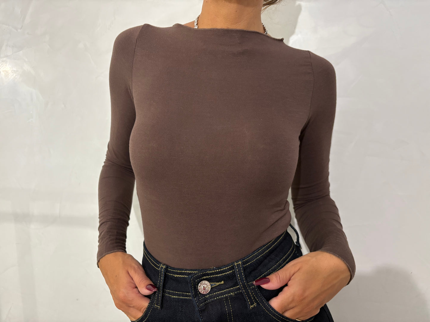 Maglia basic scolo a barchetta - Disponibile in 2 colori
