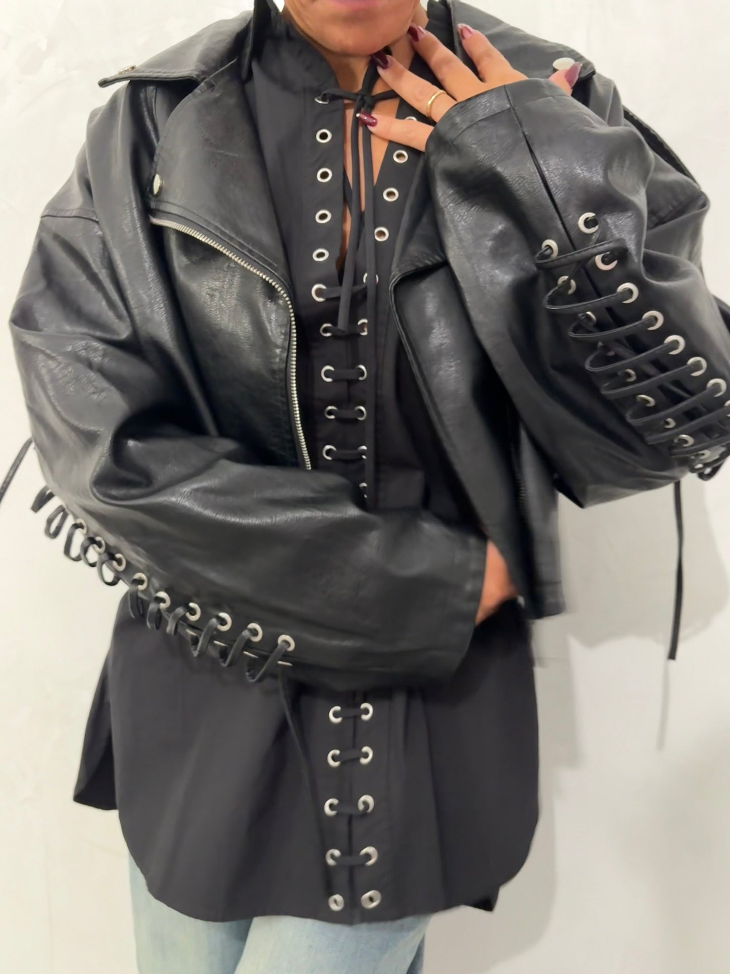 Biker intrecciato in ecopelle - Disponibile in 3 colori