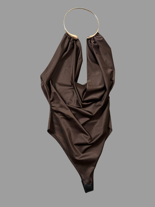 Body marrone con scollo drappeggiato e anello dorato ModaFilo.com modafilo