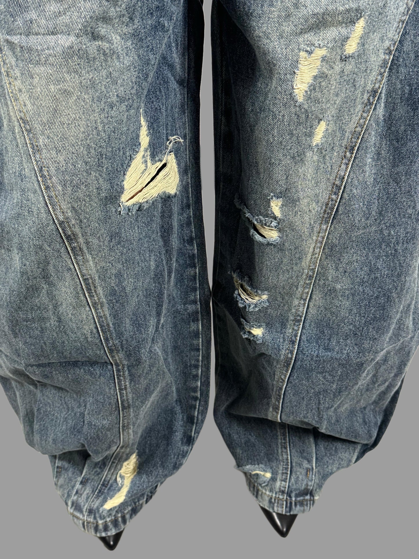 Jeans balloon a vita alta effetto destroyed - Disponibile in 2 colori ModaFilo.com modafilo