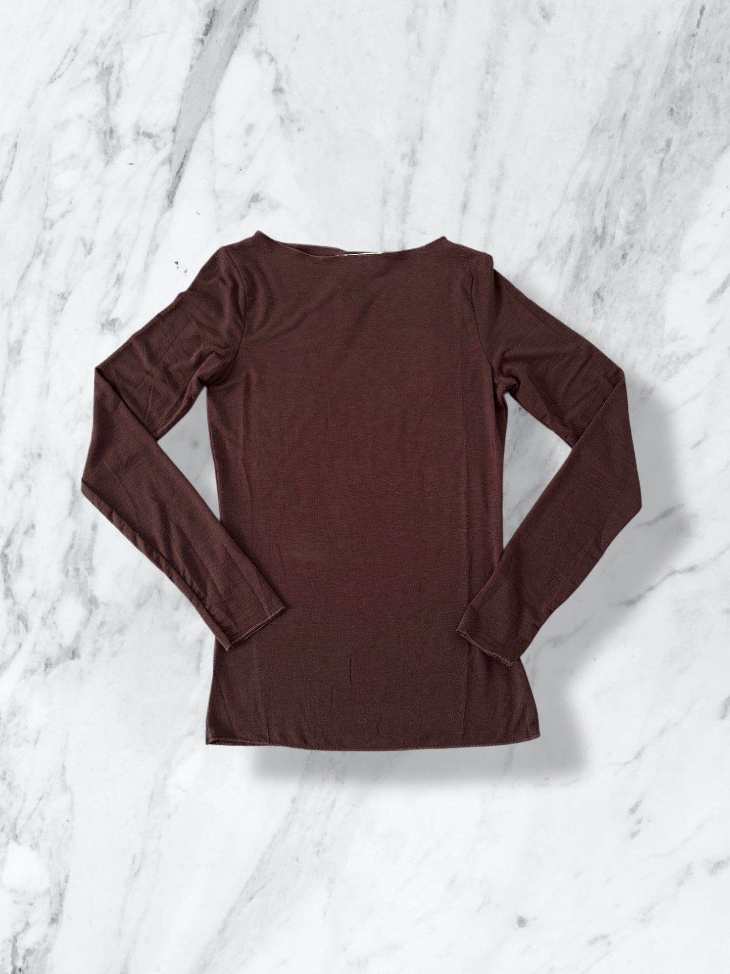 Maglia basic scolo a barchetta - Disponibile in 2 colori