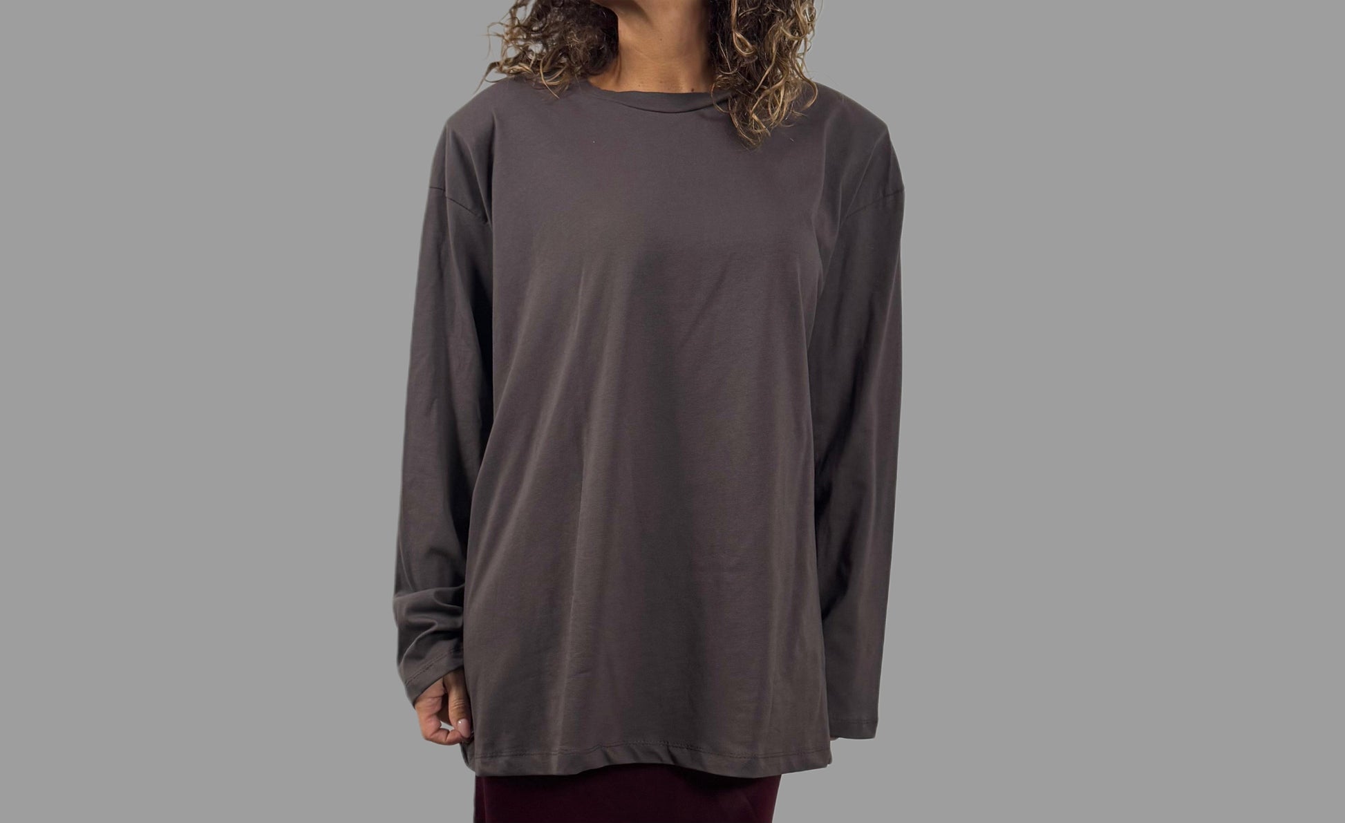 Maglia a maniche lunghe con spalle imbottite - Disponibile in 3 colori ModaFilo.com modafilo
