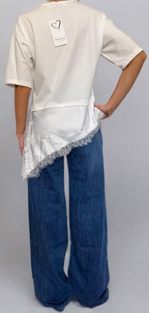 T-shirt con inserto asimmetrico in pizzo - Disponibile in 2 colori ModaFilo.com modafilo