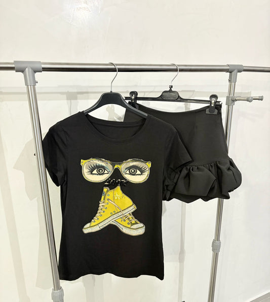 T-shirt "look" con Sneakers e occhi - Applicazioni Strass
