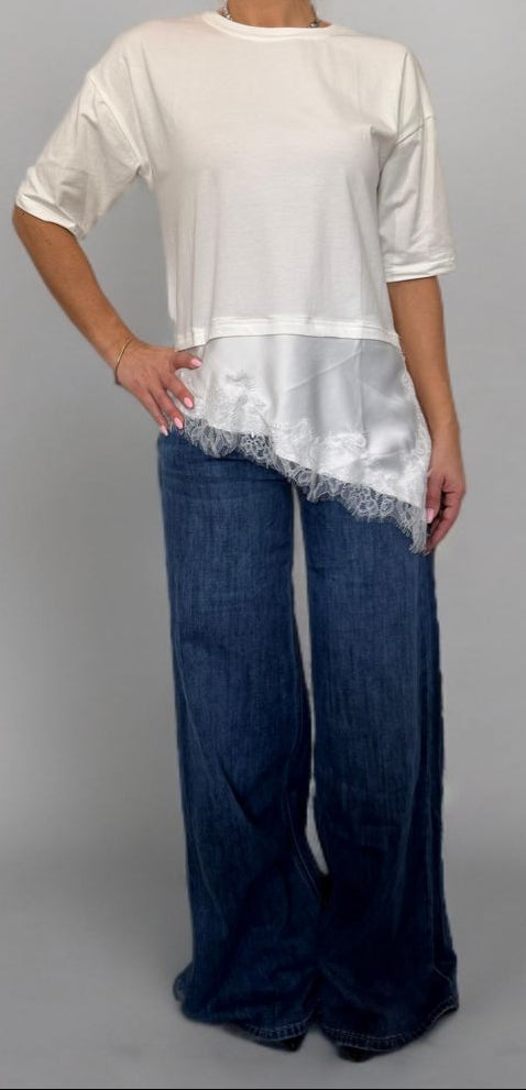 T-shirt con inserto asimmetrico in pizzo - Disponibile in 2 colori ModaFilo.com modafilo