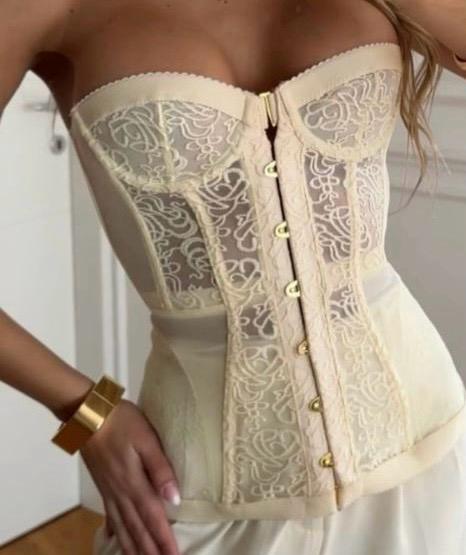 Corsetto in pizzo con ricami