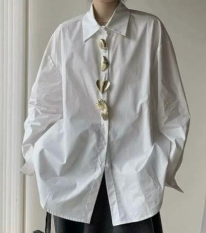Camicia con spille dorate gioiello ModaFilo.com modafilo