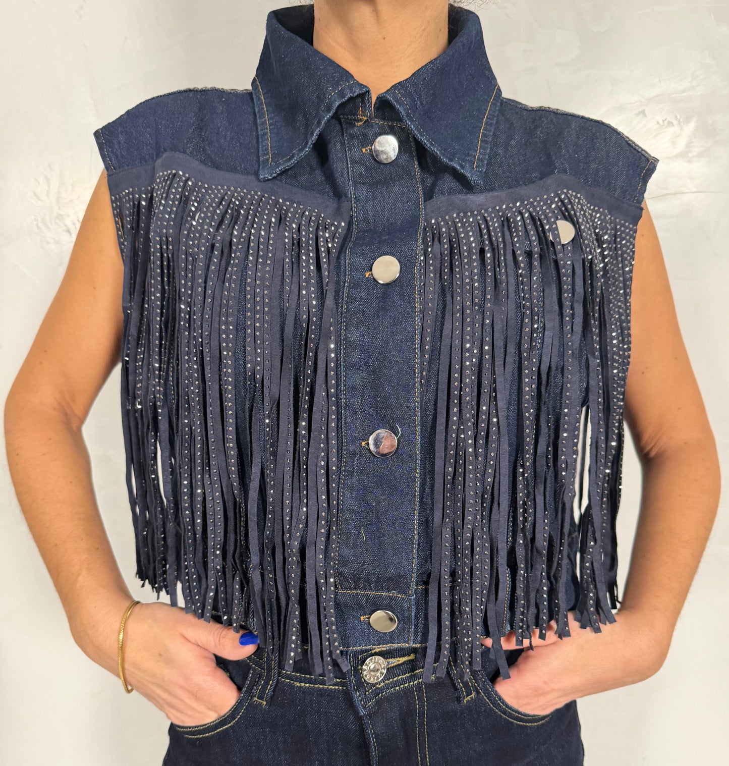 Gilet in denim scuro con frange strass ModaFilo.com modafilo