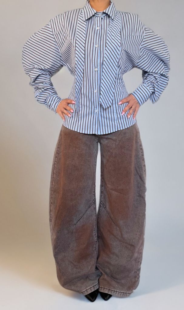 Camicia gessata con maniche a sbuffo e cravatta ModaFilo.com modafilo