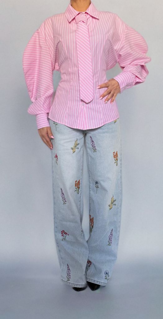 Camicia gessata con maniche a sbuffo e cravatta ModaFilo.com modafilo